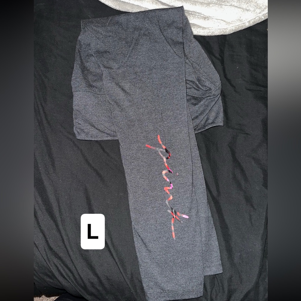 Size L ‘PINK’ Leggings $13
Barely Used!!